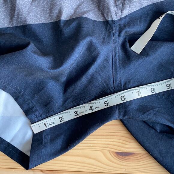 Nike 5” inseam colorblock swim trunk XL - Picture 9 of 9